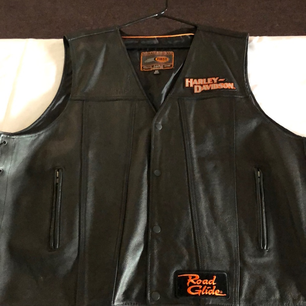 Men’s leather vest